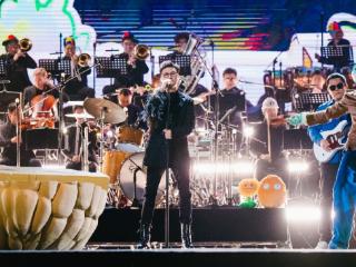 汪峰跨年演绎“植物大战僵尸”版《一起摇摆》：愿每个人2026“摇出快乐”“摆脱烦恼”