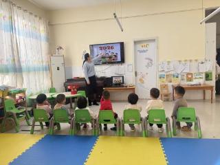 东营市利津县利津街道中心幼儿园托班开展“萌娃庆元旦 欢乐嗨翻天”主题活动