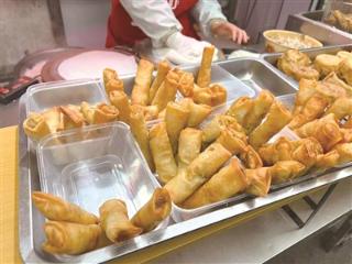 还有一个多月才过年，大马弄现包春卷已经上线