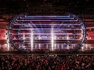 王源客厅狂欢跨年演唱会圆满落幕 以震撼舞美诠释“源式美学”