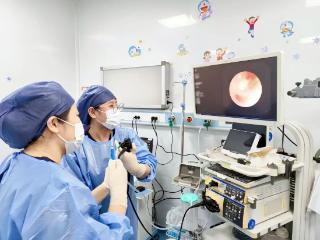 3岁娃“偷吃”坚果呛入支气管双肺……青岛市妇女儿童医院假期坚守，急救分秒必争