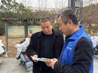 青年汇社区开展垃圾分类“敲”门入户宣传