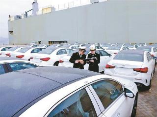 1607辆 厦门港二手车出口新年首单起航