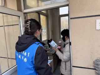 济宁市任城区安居街道运河湾社区开展网络谣言整治宣传活动