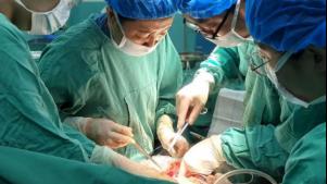 多学科协作破危局!青岛西海岸第二医院妇产科成功救治卵巢恶性肿瘤患者