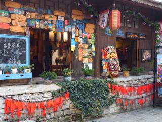 安顺市劳动模范鲍波：刻刀下的非遗新生