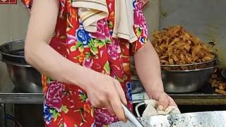 曾红极一时的淄博炒锅饼小哥门店闭店多日 回应：回老家办事，周末继续干