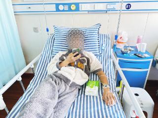 20岁青年煤炉取暖险酿悲剧 济南南郊医院康复科高压氧治疗助其康复