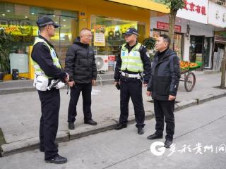 汇川区高坪街道：联动整治车辆违停