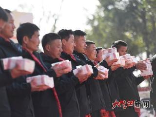 江西种粮大户连续15年给农民发年终奖