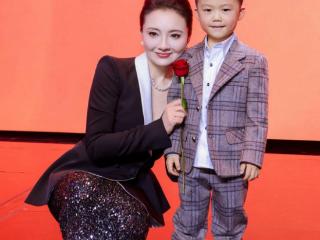 童星邱贤彬首部电影全国公映同时踏上光年杯北京国际网络电影展红毯