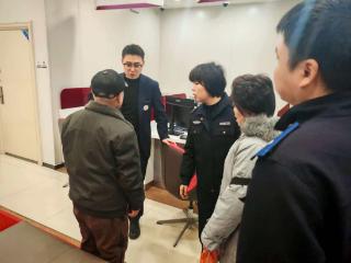 七旬老人险失10万养老钱!工行贵阳乌当金仓路支行联手警方火速截诈