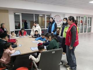 济宁太白湖新区许庄街道东方御园社区开展“冬日奇遇记——当机器人遇见冬天”编程活动