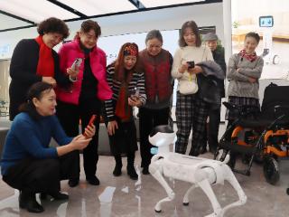 中国移动江苏公司联合打造智惠银龄移动服务中心，适老化服务温暖“慢人群”