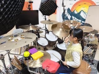 日均练习4小时 一年拿下3个冠军 池州7岁打鼓女孩想成为音乐家