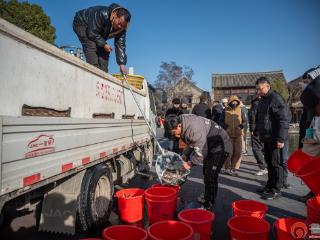 “以鱼护水，以水焕城” 枣庄市台儿庄古城举办运河鱼苗放流活动