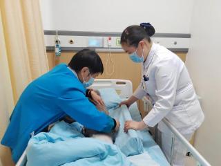 破解老年住院陪护难题 江苏这家医院打造“免陪照护”病房