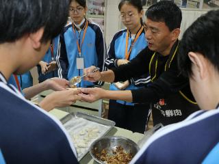饺香再暖备考路——东营市东营区第一中学校长邀请毕业年级优秀学生吃水饺
