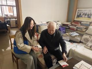 济宁市任城区阜桥街道后铺社区开展“走访独居老人、传递关怀温暖”慰问活动