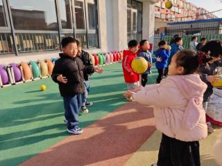 淄博市淄川区柳泉幼儿园：以球育能 以练促合