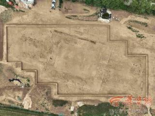 2025陕西考古新发现|秦公陵园墓上建筑什么样？可能中心建筑为四面坡式 东西墓道为两面坡式