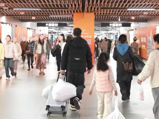 暴涨200%，100元拿下4套！杭州这里又又又被挤满了，人手一大袋……