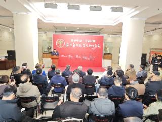 一“中”贯之，万马归心：“严学章艺马当先诗书画展”开幕