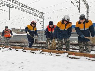 国铁北京局积极应对降雪天气保障旅客平安出行