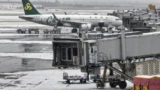 石家庄机场开展除冰雪工作 保障航班正常运行