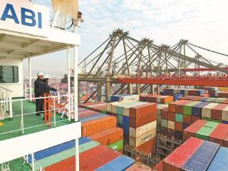 "湖北产—厦门出" 300台新能源汽车乘火车坐轮船赴波兰