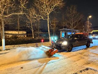 雪落岛城，温暖同行——青岛市闻雪而动，为平安出行“破冰”护航