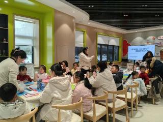 甜蜜手作聚邻里 温情荷韵暖冬日