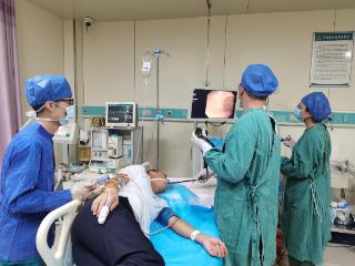 74岁大爷胃痛3个月拒做胃镜：无痛技术已普及，别让恐惧耽误健康