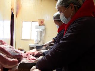 普定县：年关至 腊味浓