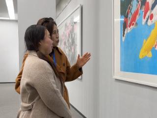 “水城墨缘”中韩书画文化交流活动｜韩国画家的内心表达 vs 高唐画家的传统映照 两幅锦鲤 两种笔触 你更喜欢哪种？