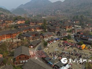 务川：千年仡寨刨猪宴 年味里的最暖乡愁