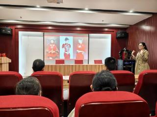 赏华服之美·展民族自信 | 山东服装职业学院教师积极助力优秀传统文化进社区