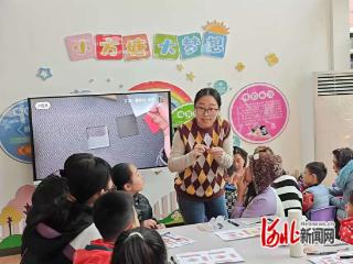 石家庄市新华区滨湖社区开展手写春联亲子活动