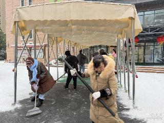 大寒逢瑞雪 萌娃乐翻天