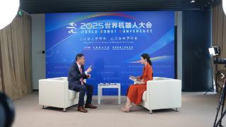 对话全球智造先锋主持人刘美希深度探访2025世界机器人大会
