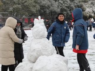 大寒逢初雪 芜湖全城乐享雪趣