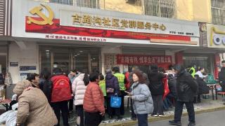 济宁市任城区越河街道古路沟社区：政务服务进市集 便民服务暖人心