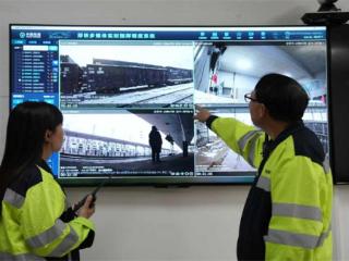 迎战风雪保畅通 展现铁路人风采