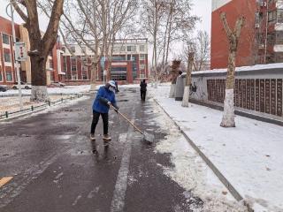 淄博市博山区实验中学：清雪护行 情暖校园