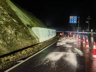 德兴公路中心筑牢冰冻天气安全防线