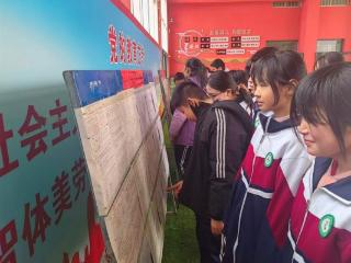 济南市莱芜区方下街道方下中心中学：展优秀试卷风采 树规范答题榜样