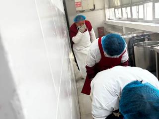 滕州市滨湖镇望重中学举办食堂消防安全应急演练