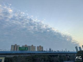合肥等地出现“被子云” 专家：明晨气温还很低