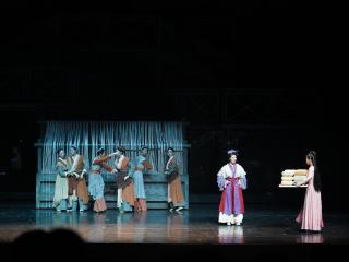 国风雅韵进校园 军民共叙家国情 ——西安歌舞剧院原创音乐剧《花木兰》公益演出走进空军军医大学