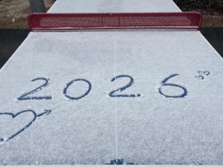 初雪为笺“撒野”作诗——南行实验小学秒变冰雪乐园